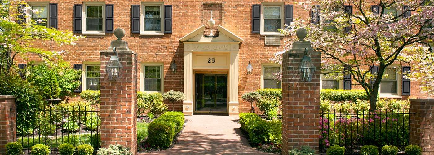 Exterior of Chestnut House Apartments in Haddonfield, NJ