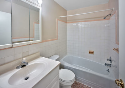 Bathroom with bathtub at Gladmar Court apartments for rent